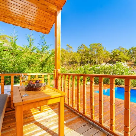 Blue Green Life Bungalow